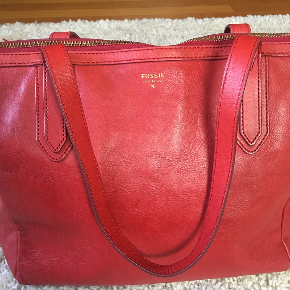 Fossil red tote